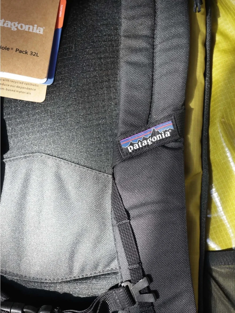 Patagonia Black Hole Pack 32L Hiking Backpack Green/Black Zip